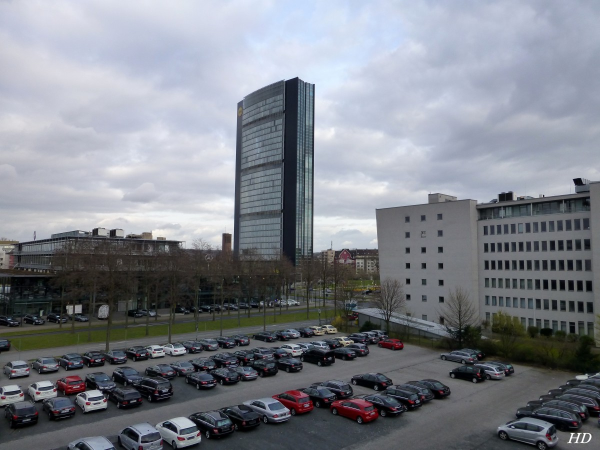 ARAG-Hochhaus im Dsseldorfer Stadtteil Mrsenbroich, erffnet am 27. April 2001.
Aufnahme im Mrz 2014.