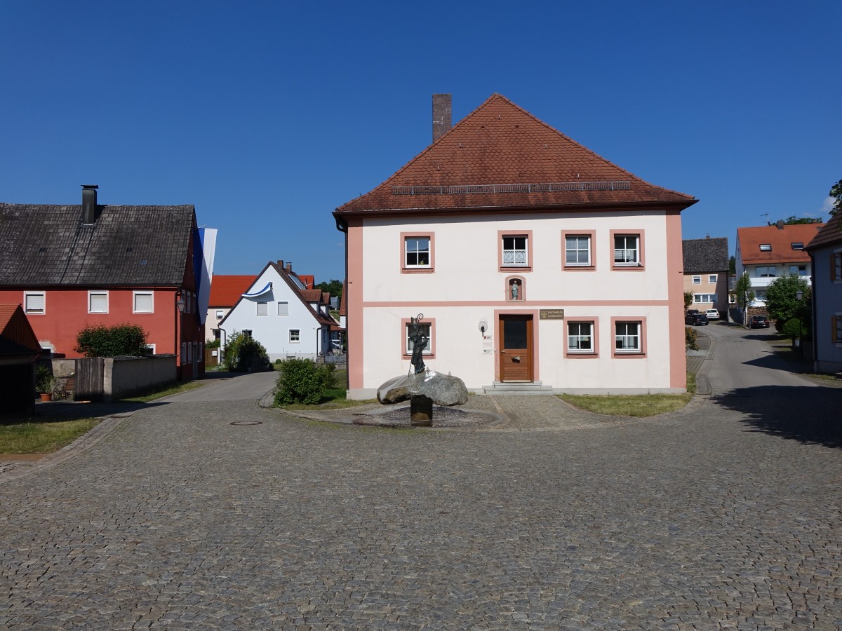 Arberg, Rathaus am Marktplatz, erbaut im 18. Jahrhundert (04.06.2015)