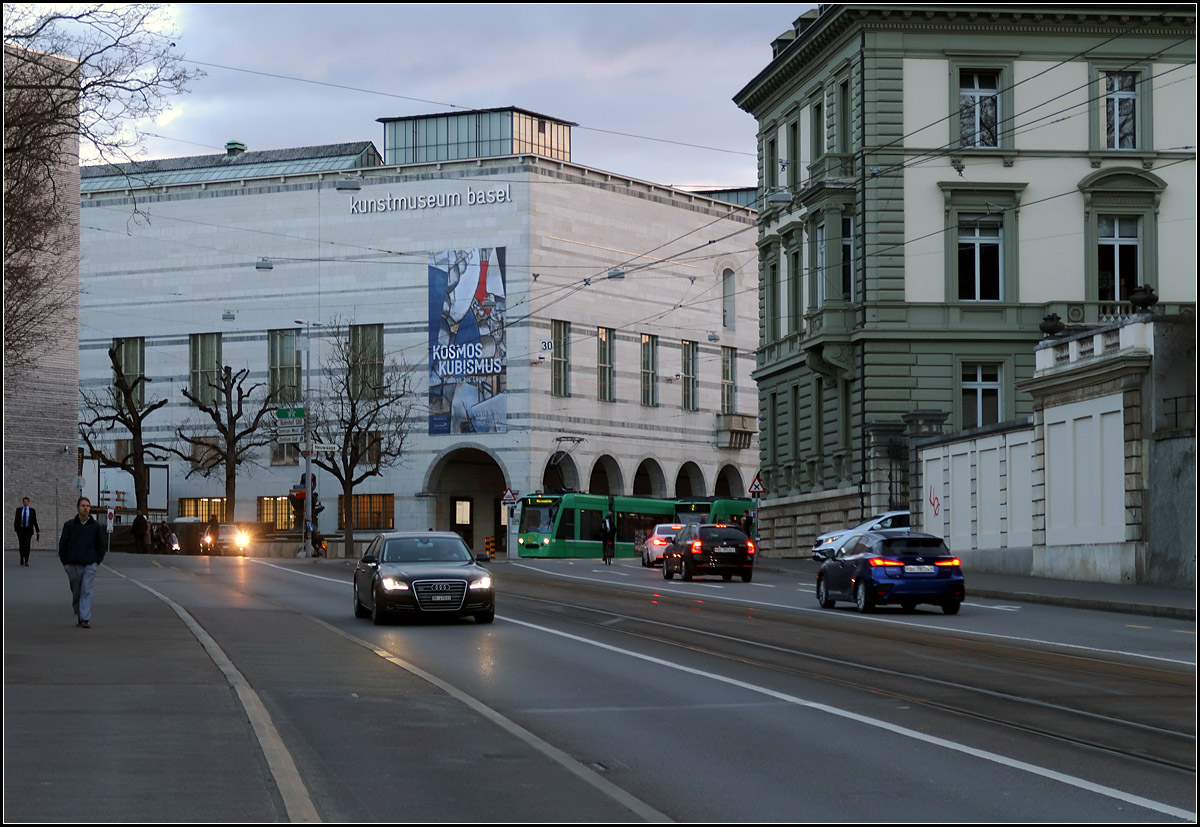 Architektur in Basel -

Das Hauptgebäude des Kunstmuseums in Basel entstand 1931 bis 1936 im neoklassizistischen Stil  nach den Plänen von Paul Bonatz (Erbauer des Stuttgarter Hauptbahnhofes) und Rudold Christ.

08.03.2019 (M)