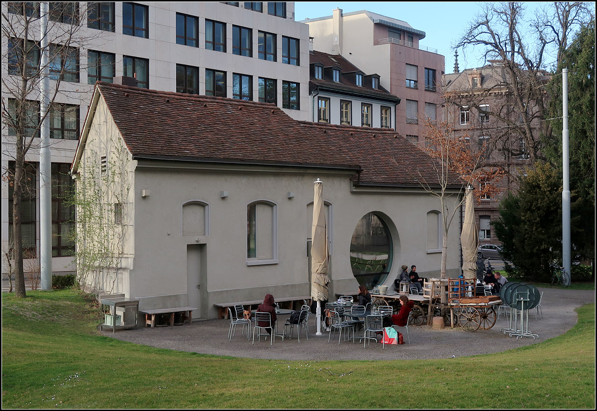 Architektur in Basel -

Das kleine Gebude in Elisabethenanlage diente unter anderem einst als Grabkapelle. 2011 wurde es von Christ & Gantenbein zu einem Parkcaf umgebaut.

08.03.2019 (M)