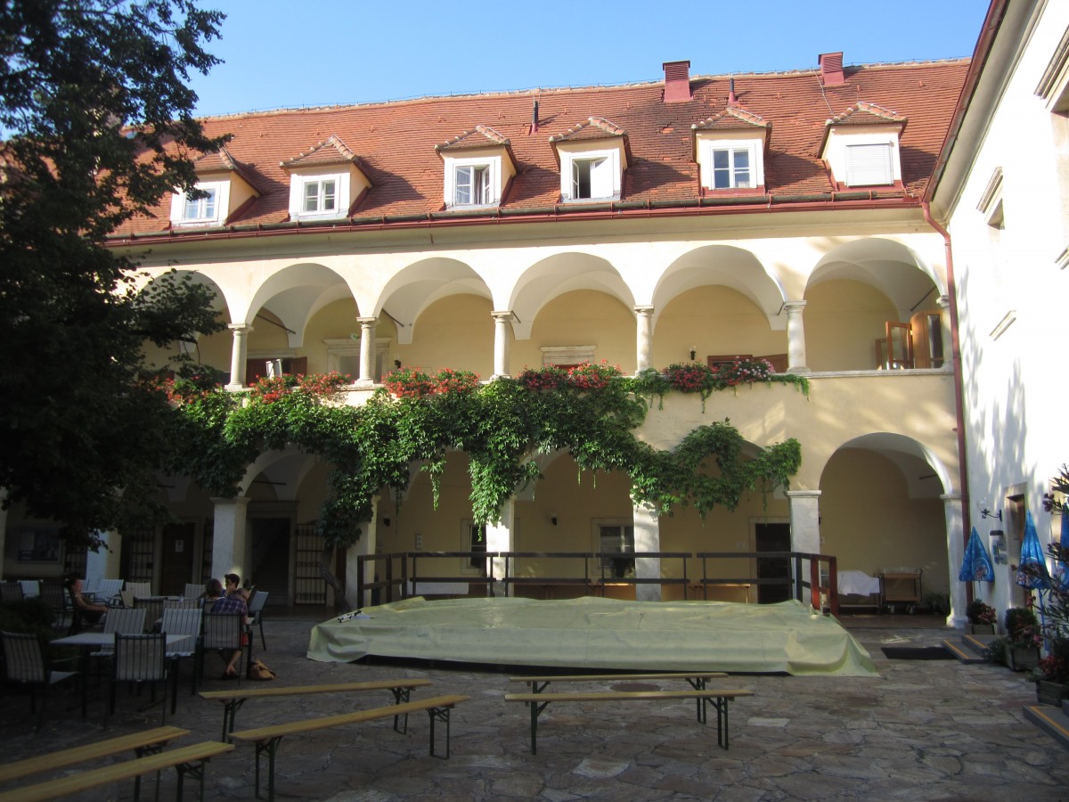 Arkadenhof von Schloss St. Martin bei Graz (19.08.2013)