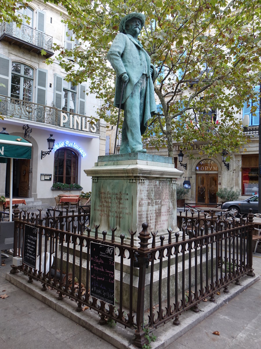 Arles, Frederick Mistral Denkmal am Place du Forum (25.09.2017)