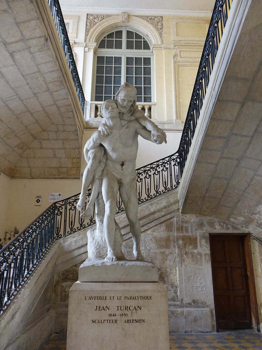 Arles, Jean Turcan Denkmal im barocken Treppenhaus des Rathaus (25.09.2017)