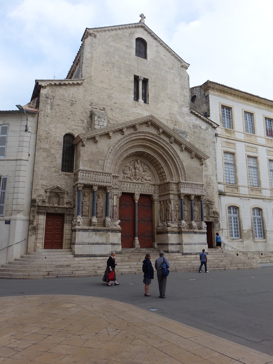 Arles, Kathedrale Sainte-Trophime, dreischiffige Kirche, erbaut im 11. Jahrhundert (25.09.2017)