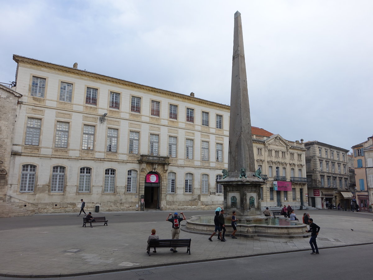 Arles, Kloster St. Trophime und Obelisk am Place de la Republique (25.09.2017)