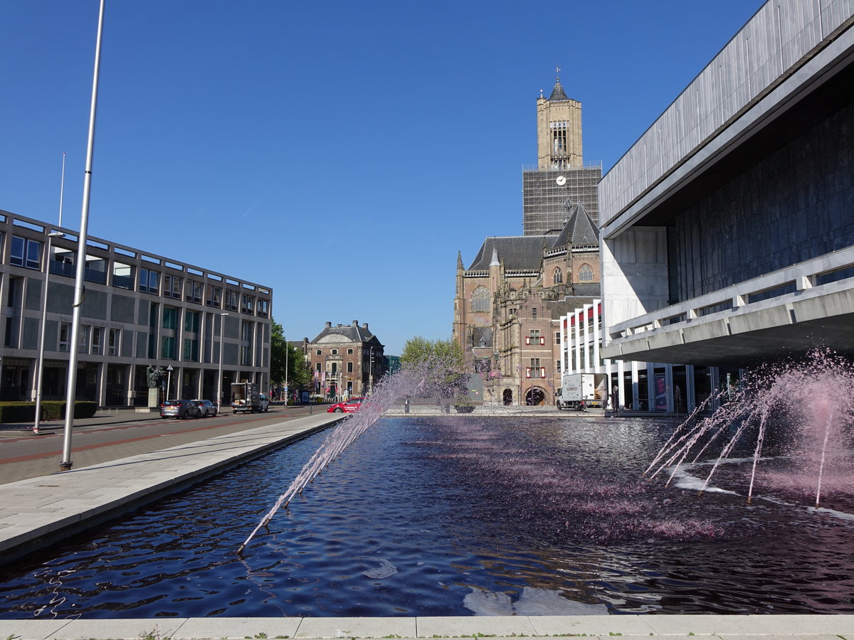 Arnheim, St. Eusebius Kirche und Stadthuis an der Walburgstraat (07.05.2016)