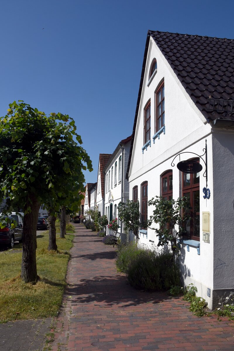 ARNIS (Kreis Schleswig-Flensburg), 17.07.2021, Huserreihe in der Lange Strae in der kleinsten Stadt Deutschlands mit weniger als 300 Einwohnern