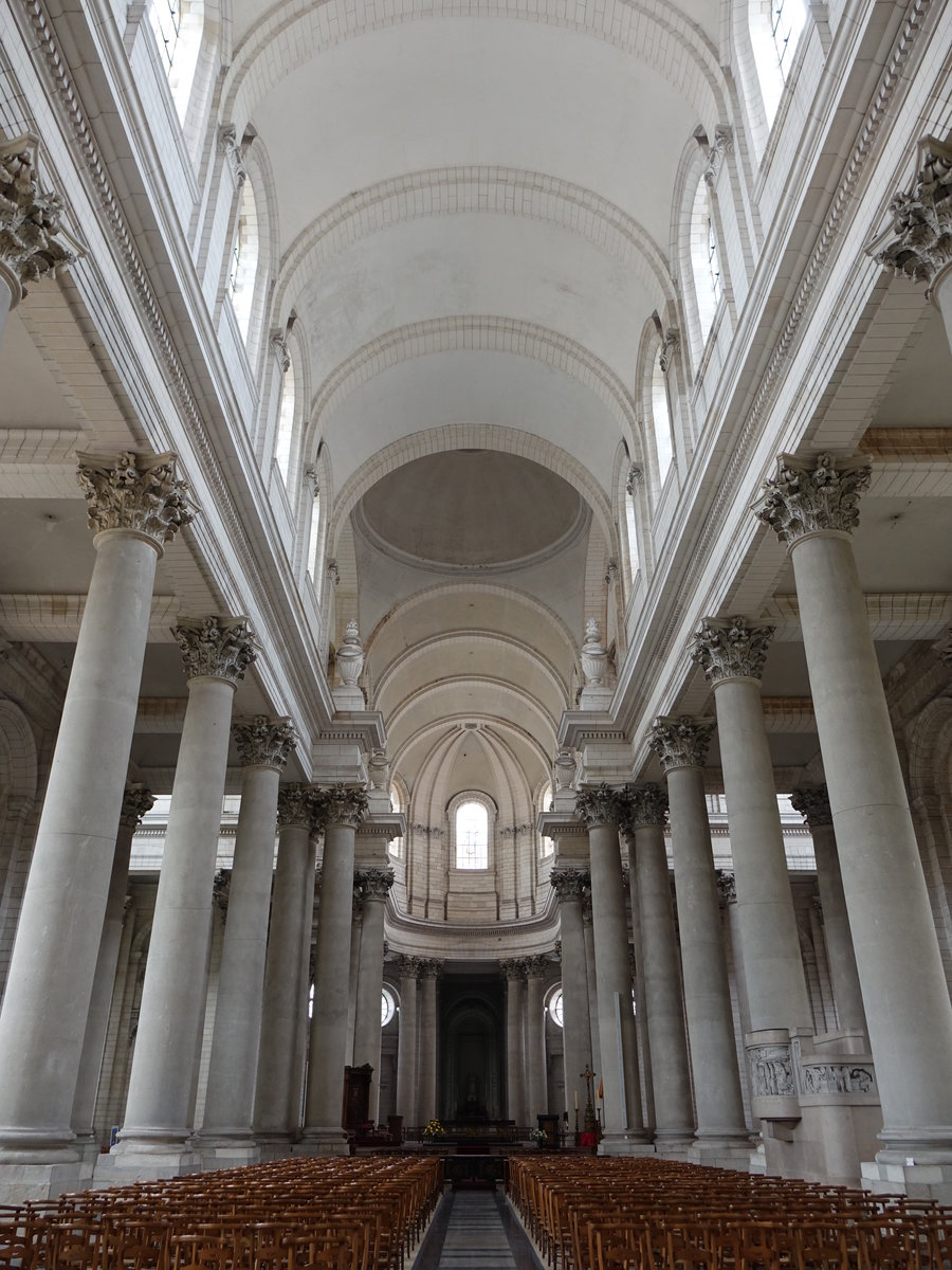 Arras, Mittelschiff der Kathedrale Notre Dame (15.05.2016)