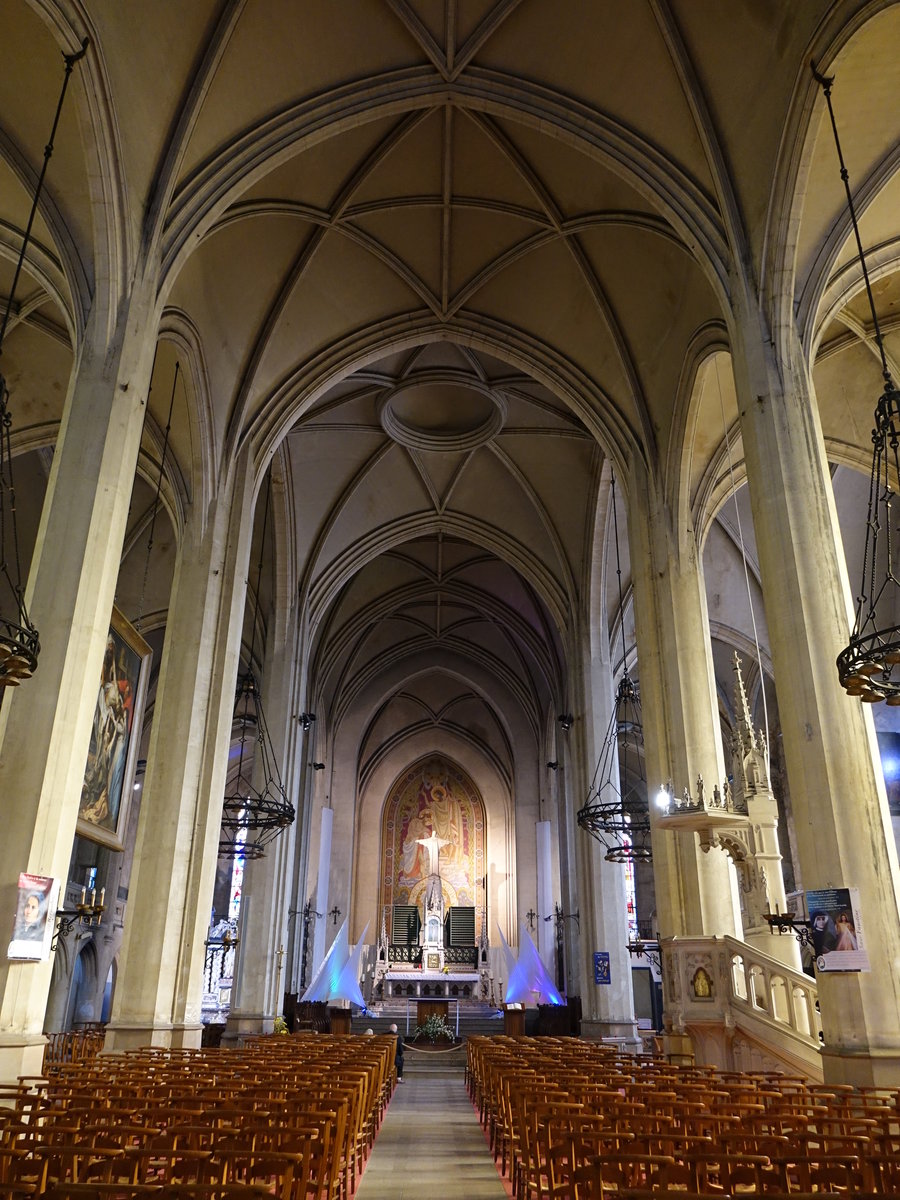 Arras, Mittelschiff der St. Jean Kirche (15.05.2016)