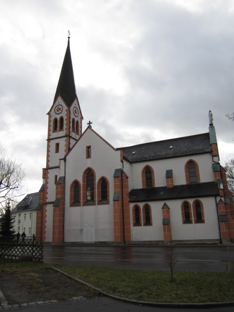 Arzberg, Kath. Stadtkirche Unsere lieben Frau, neugotisch, erbaut von 1874 bis 1875 nach Plnen von Domvikar Dengler (29.12.2013)