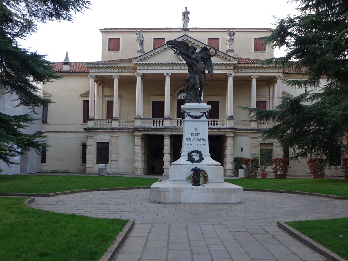 Arzignano, Palazzo am Corso Guiseppe Mazzini neben dem Dom (28.10.2017)