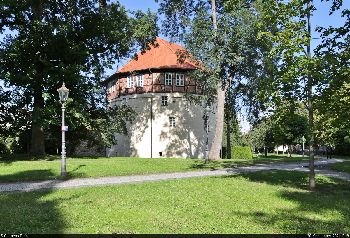 Aschersleben: ein Rundgang durch die lteste Stadt Sachsen-Anhalts.
Eingebettet im Grn und unweit des Flsschens Eine liegt das Rondell am Dr. Wilhelm-Klz-Platz 23. Es stammt aus dem 16. Jahrhundert und ist Ort fr kulturelle Veranstaltungen. Hier hat der Kulturkreis  Adam Olearius  Aschersleben e.V. seinen Sitz.

🕓 30.9.2021 | 13:18 Uhr