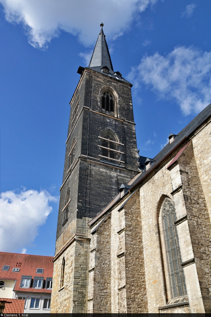 Aschersleben: ein Rundgang durch die lteste Stadt Sachsen-Anhalts.
Der 82 Meter hohe Turm der St.-Stephani-Kirche, erbaut im Laufe des 15. Jahrhunderts. Er weist eine leichte Neigung auf und wurde teilweise mit einem Netz berspannt, um vermutlich die Bausubstanz zu schtzen.

🕓 30.9.2021 | 13:32 Uhr