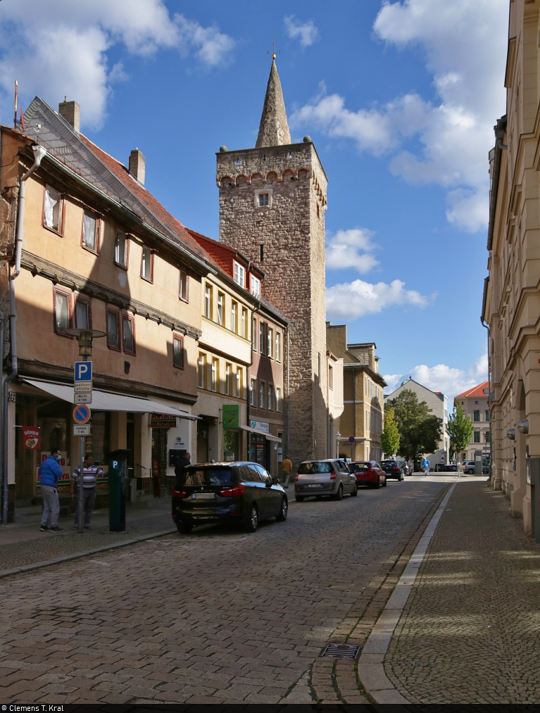 Aschersleben: ein Rundgang durch die lteste Stadt Sachsen-Anhalts.
Die Breite Strae mit dem 27 Meter hohen Liebenwahnschen Turm. Es wurde im 15. Jahrhundert erbaut und diente als Wachturm.

Damit ist der kleine Rundgang erst mal zu Ende, aber bei Weitem noch nicht vollstndig...

🕓 30.9.2021 | 14:27 Uhr