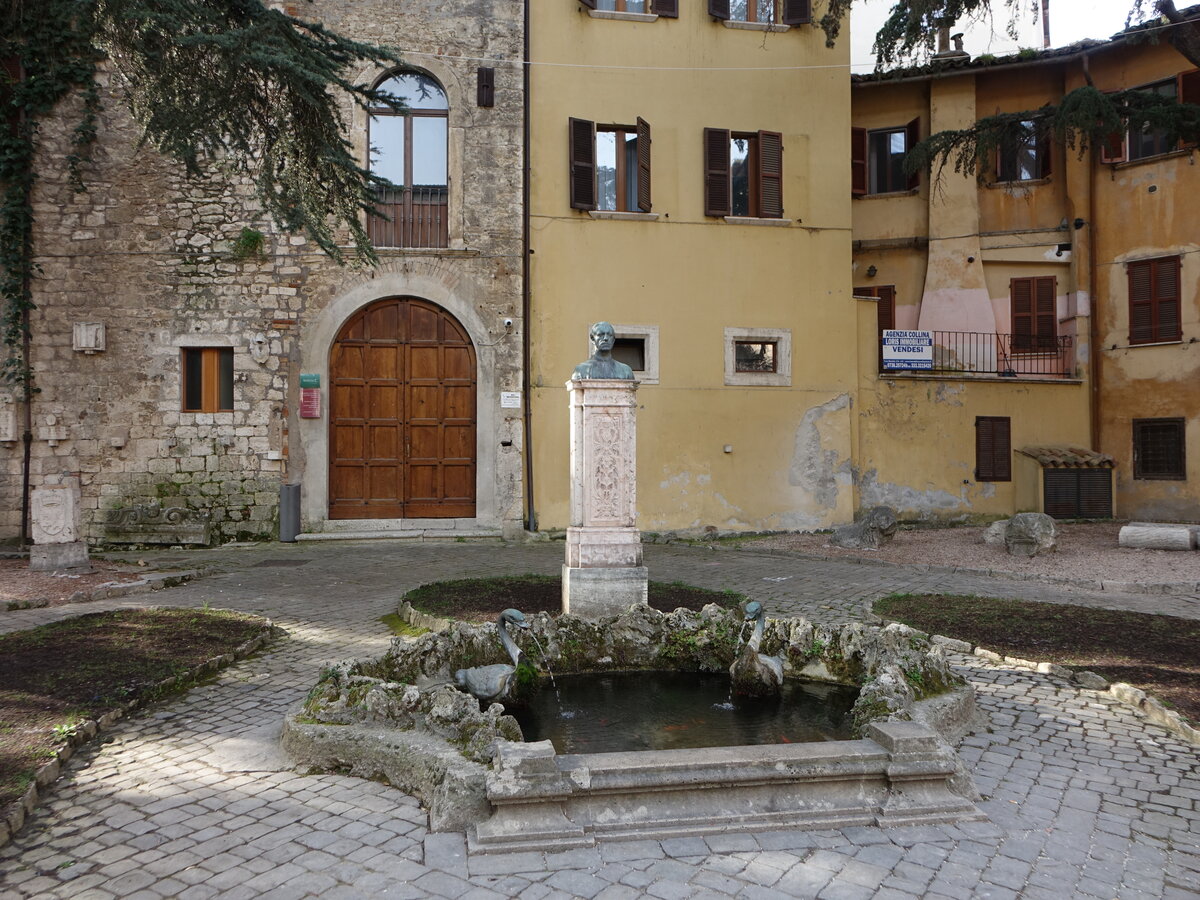 Ascoli Piceno, Brunnen im Giardino di Palazzo Arengo (29.03.2022)