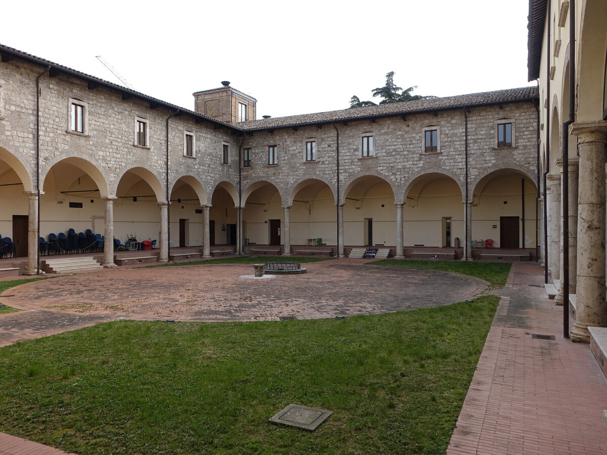 Ascoli Piceno, Kreuzgang in der Bibliothek Comunale (29.03.2022)