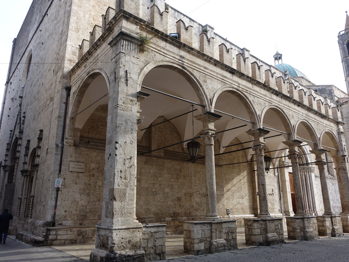 Ascoli Piceno, Loggia dei Mercanti an der Piazza del Popolo (29.03.2022)