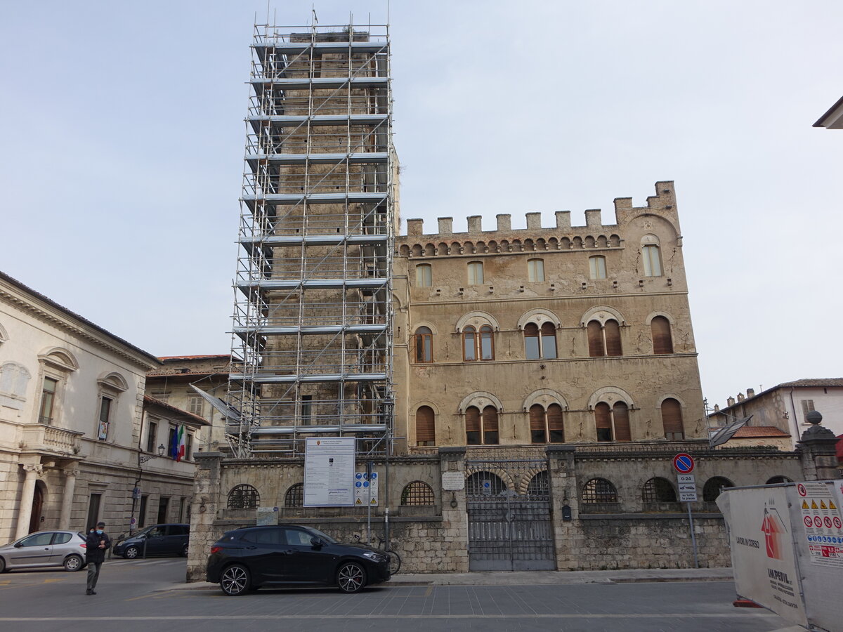 Ascoli Piceno, Palazzo an der Piazza San Agostino (29.03.2022)