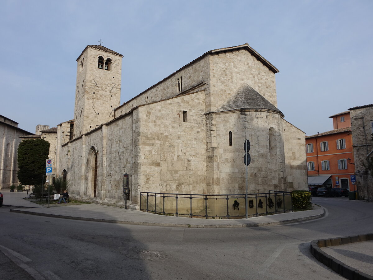 Ascoli Piceno, Pfarrkirche San Vincenzo, erbaut im 11. Jahrhundert (29.03.2022)