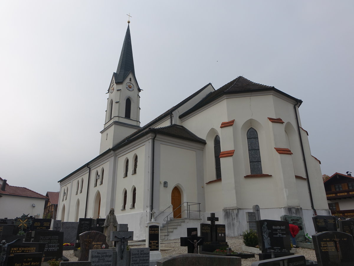Asenham, kath. Pfarrkirche St. Leonhard, erbaut im 15. Jahrhundert, Langhaus von 1873 (20.10.2018)
