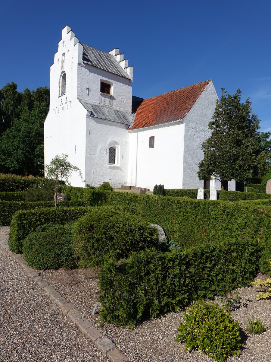 Asferg, romanische Ev. Kirche, erbaut um 1100 aus Kreidestein und Granitquadern (07.06.2018)