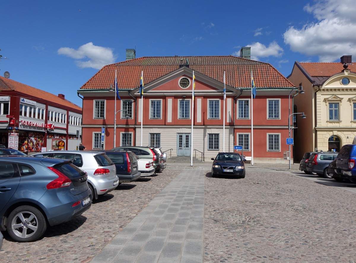 Askersund, barockes Rathaus am Stor Torget, erbaut 1776 (16.06.2015)