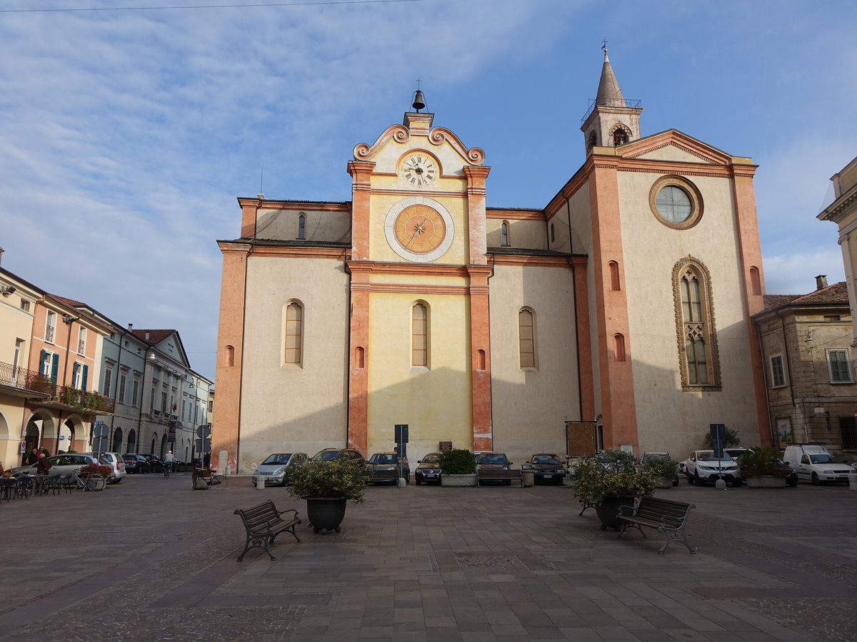 Asola, Kathedrale St. Andrea, erbaut von 1472 bis 1514, dreischiffiges Langhaus (11.10.2016)
