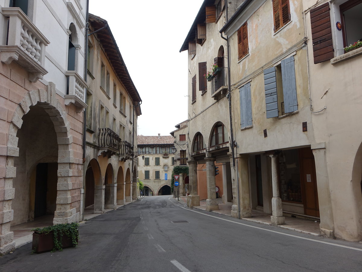 Asolo, historische Gebude in der Via Robert Browning (17.09.2019)