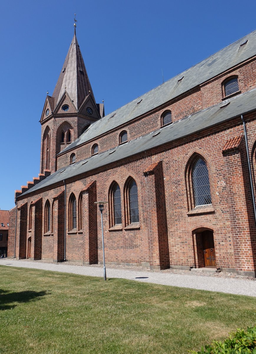 Assens, gotische St. Marienkirche, erbaut bis 1488 (06.06.2018)