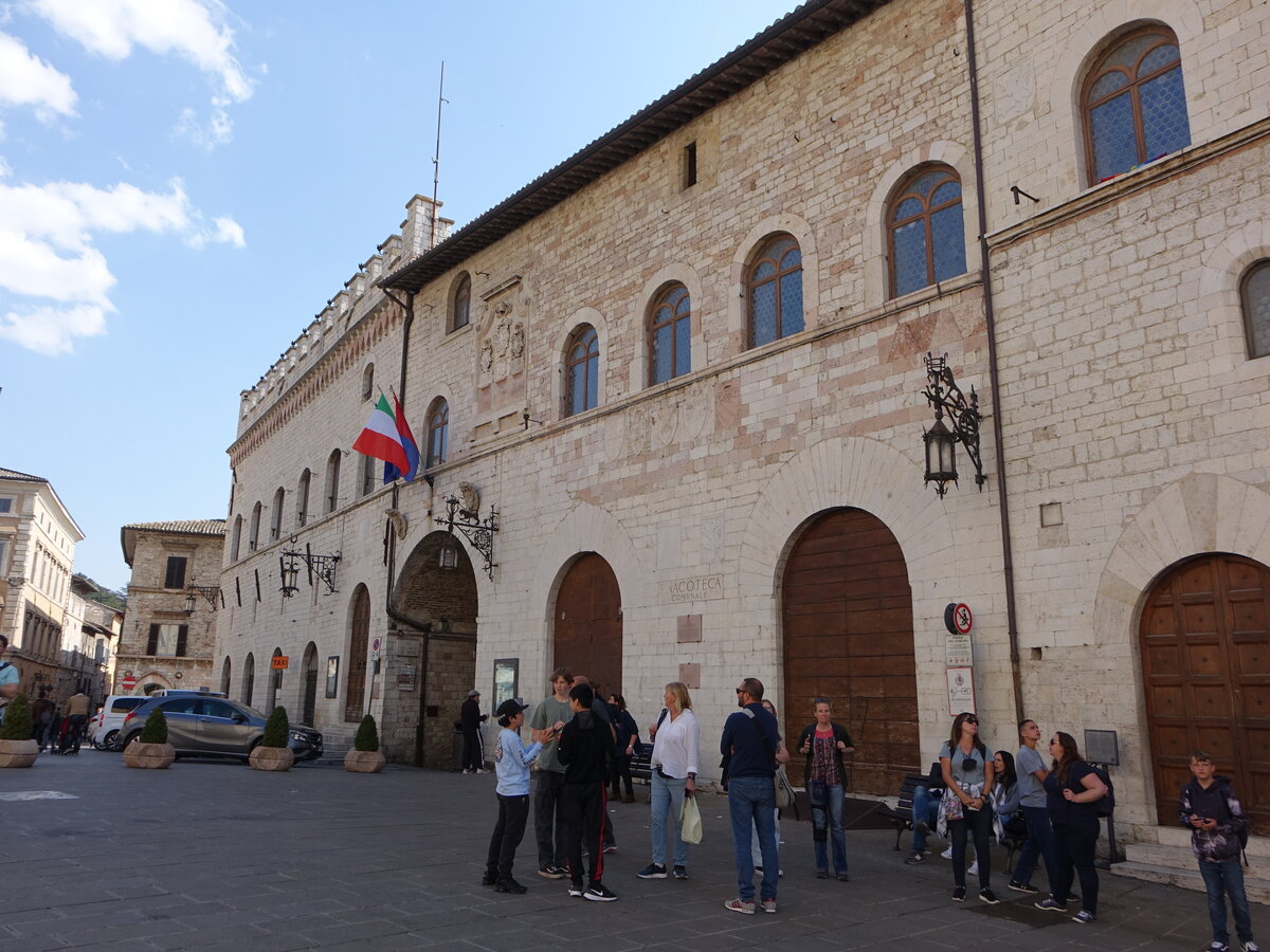 Assisi, Rathaus Palazzo del Comune an der Piazza del Comune (26.03.2022)