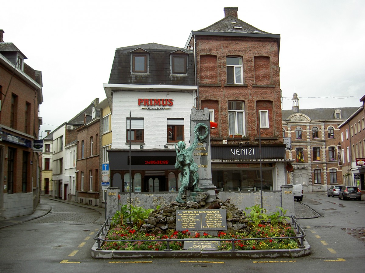 Ath, Kriegerdenkmal am Square St. Julien (29.06.2014)