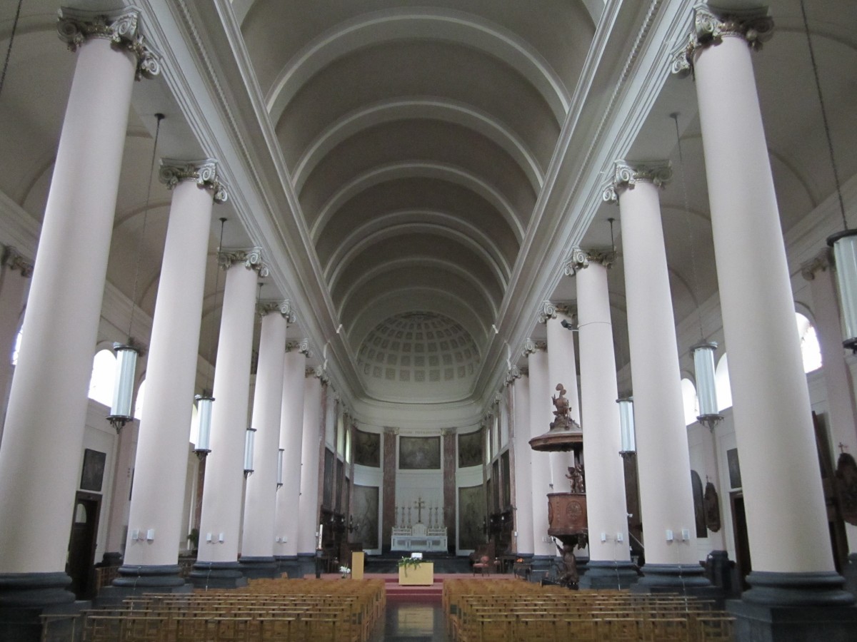 Ath, Langschiff der St. Martin Kirche (29.06.2014)