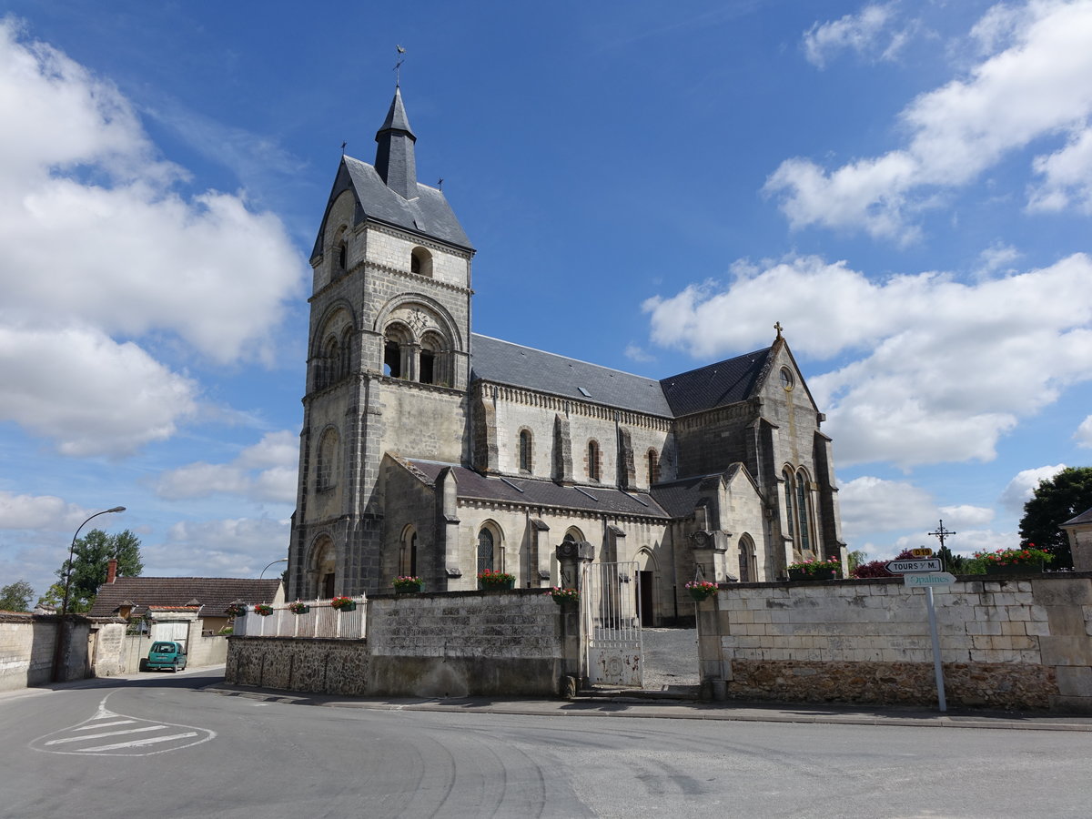 Athis, Saint Remi Kirche, gotisches Kirchenschiff Ende 12. Jahrhundert, Rest der Kirche im 19. Jahrhundert neu erbaut (09.07.2016)