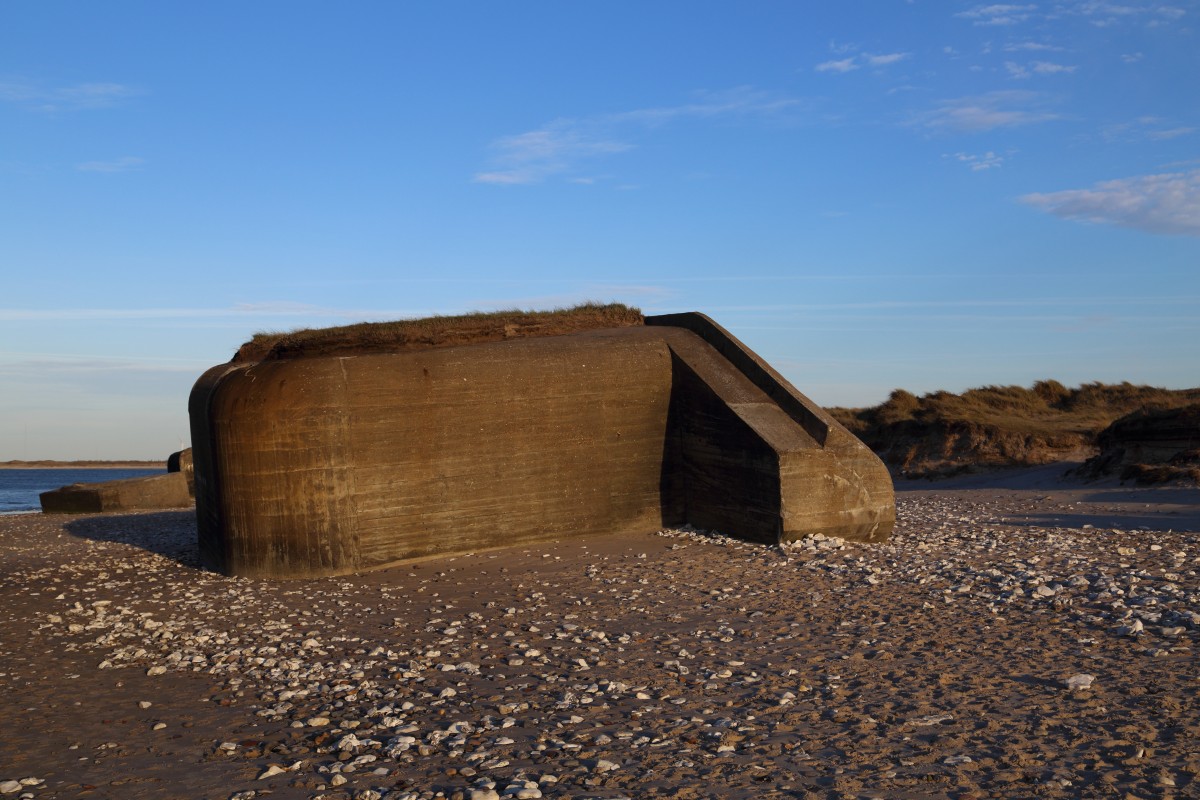 Atlantikwallbunker des II.Weltkrieges am Strand von Vigs, aufgenommen am Abend des 16.04.2014.