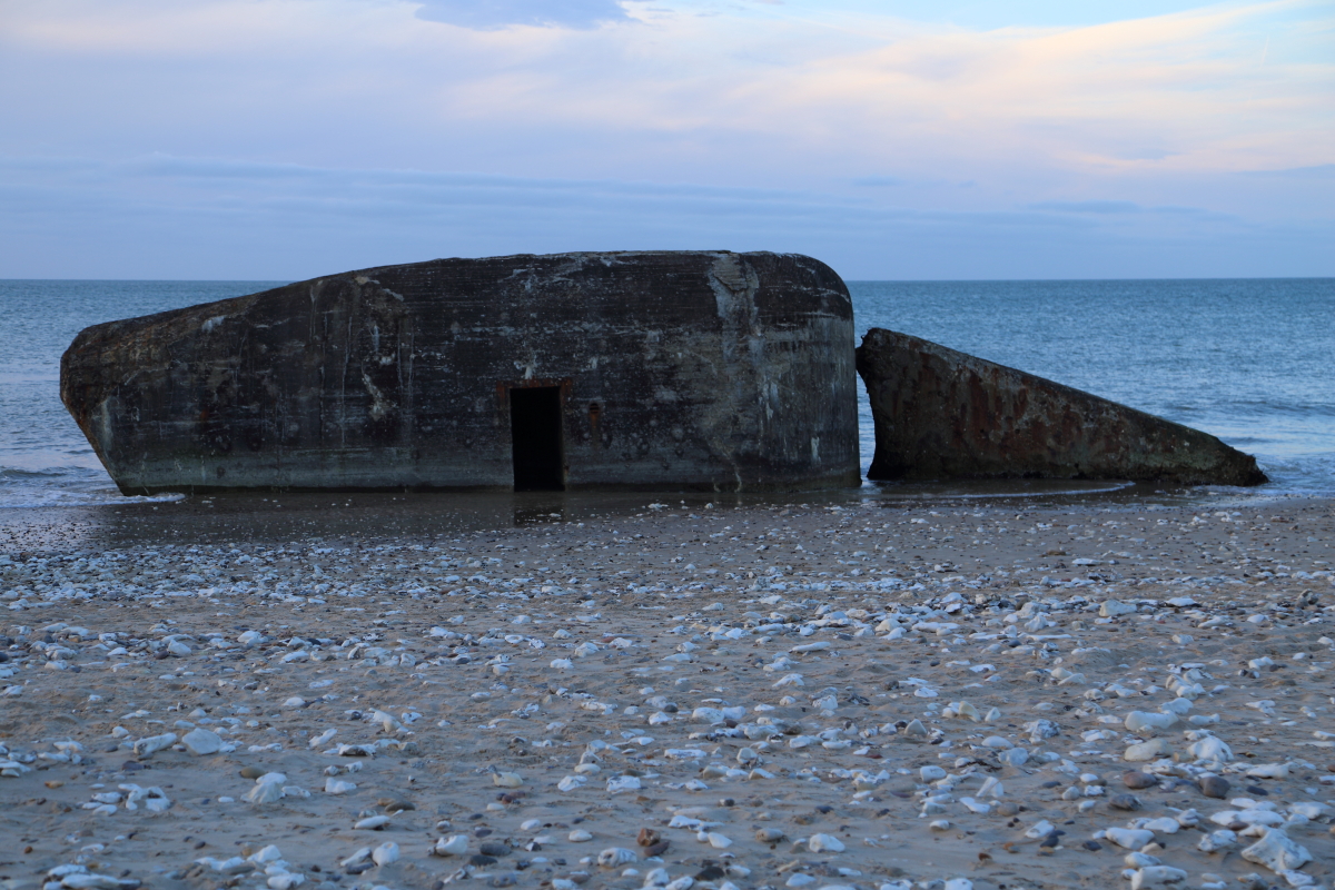 Atlantikwallbunker des II.Weltkrieges am Strand von Vigs, aufgenommen am Abend des 16.04.2014.