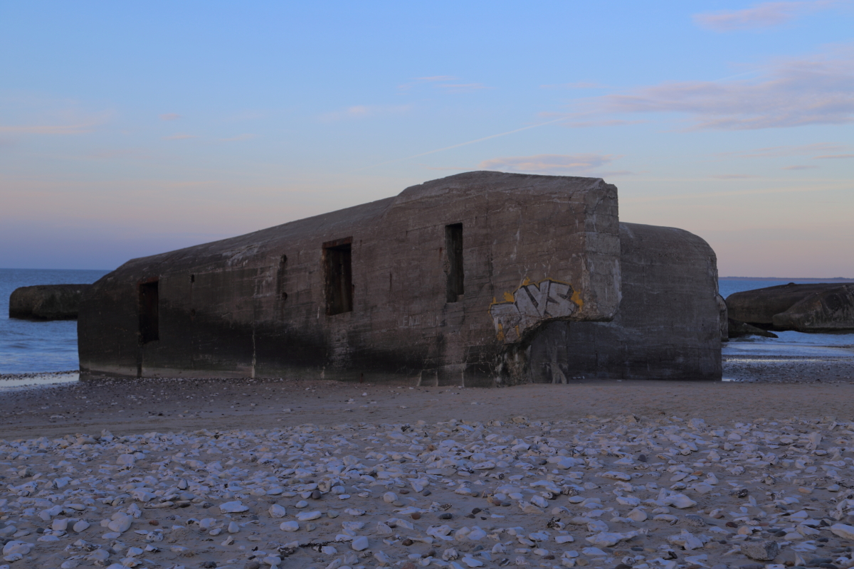 Atlantikwallbunker des II.Weltkrieges am Strand von Vigs, aufgenommen am Abend des 16.04.2014.