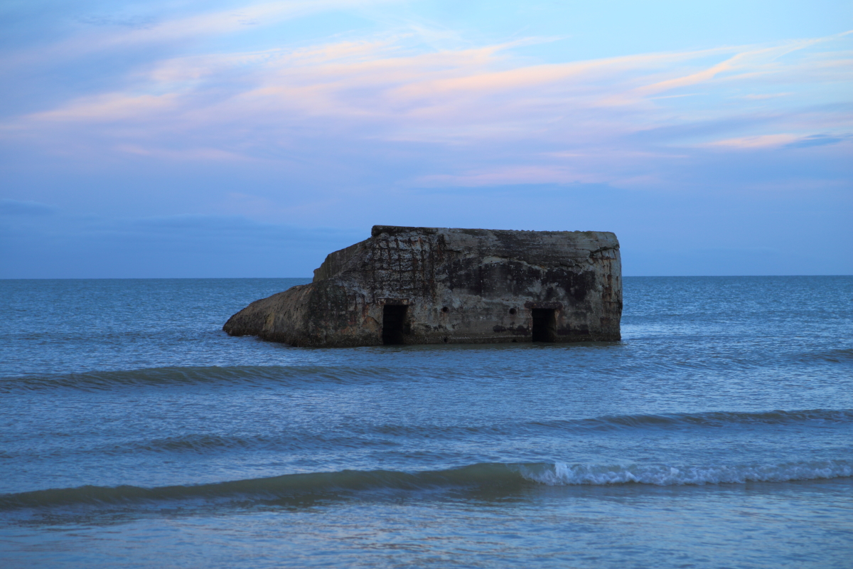 Atlantikwallbunker des II.Weltkrieges am Strand von Vigs, aufgenommen am Abend des 16.04.2014.