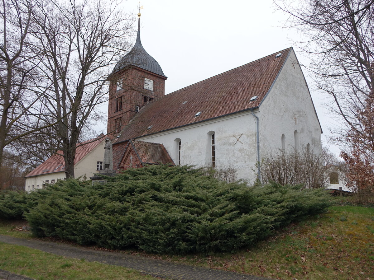 Atterwasch, evangelische Kirche, erbaut im 14. Jahrhundert, 1840 nach Westen erweitert (04.04.2026)