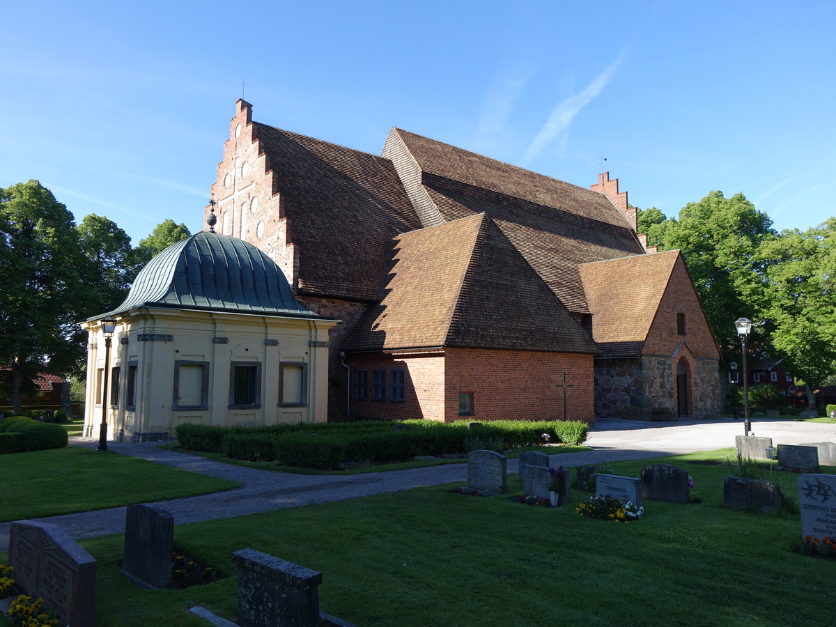 Atvidaberg, Gamla Kyrka, erbaut im 13. Jahrhundert, Seitenkapelle von 1726 (14.06.2016)