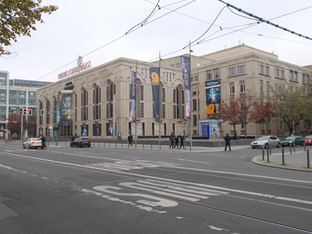 Auch ein Foto wert der Berliner Friedrichstadtpalast am 25.Oktober 2014.