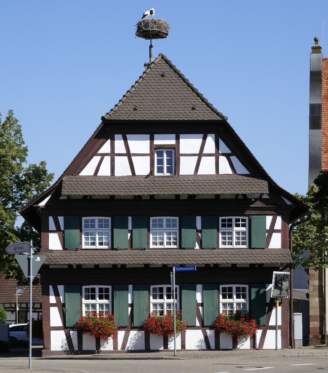 Auenheim, das alte Rathaus des ca. 2500 Einwohner zhlenden Ortsteiles von Kehl am Rhein, Aug.2020