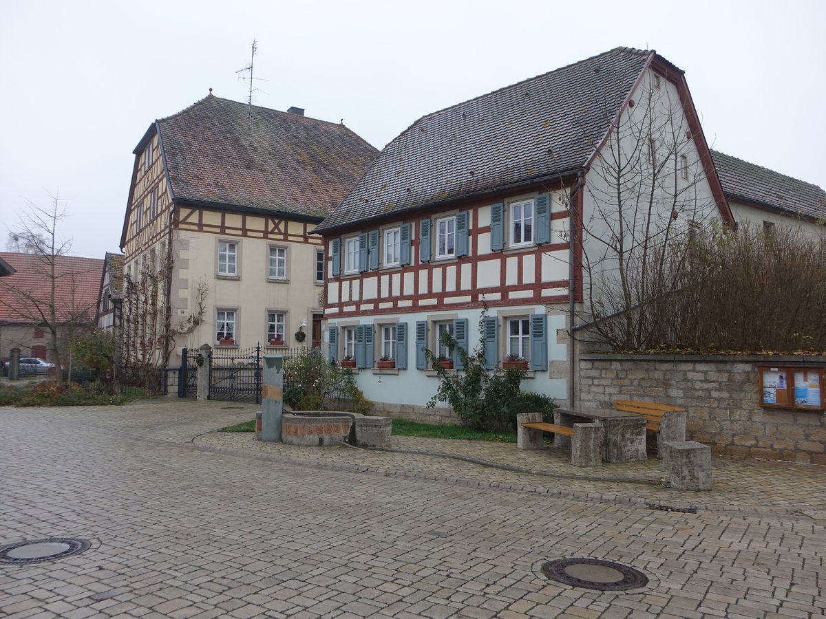 Auernhofen, Altes Schulhaus und Pfarrhaus in der Lange Dorfstrae (27.11.2016)