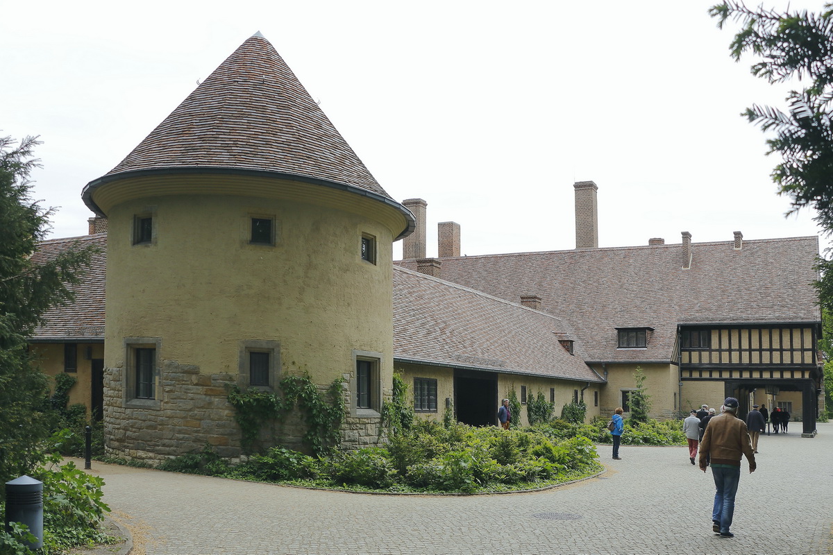 Auf dem Weg zum Eingang in das Schloss Cecilienhof am 15. Mai 2019.