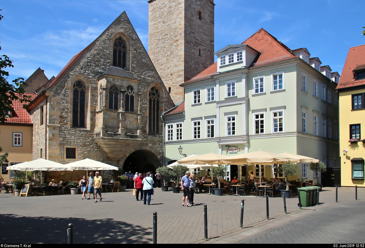 Auf dem Wenigemarkt in Erfurt befindet sich unmittelbar neben dem Restaurant  Faustus  die gidienkirche, die an die Krmerbrcke angrenzt und deren Turm in der Bildmitte ebenfalls angedeutet ist.
[3.6.2019 | 12:52 Uhr]