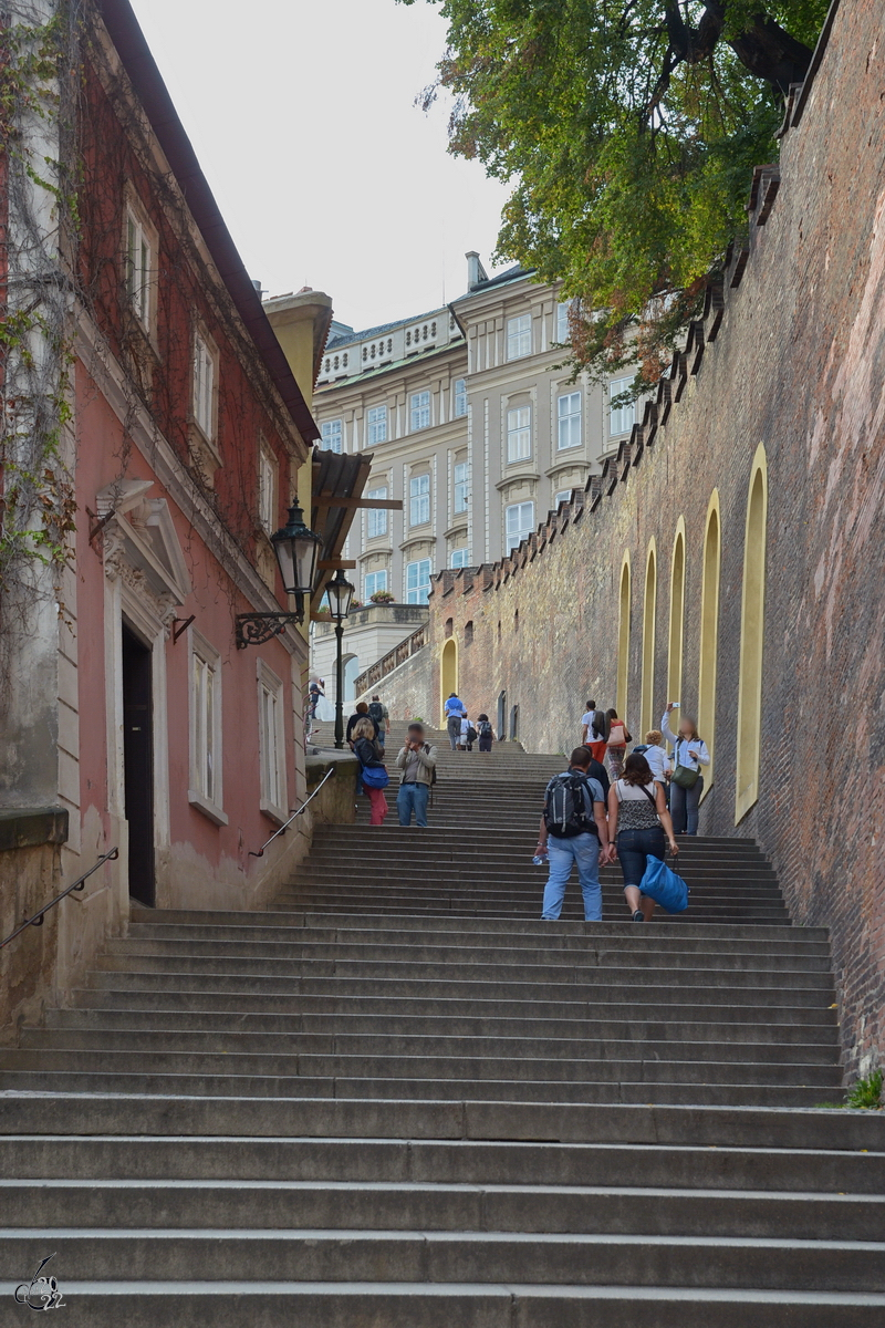 Auf den Treppen zum Prager Hradschin. (September 2012)