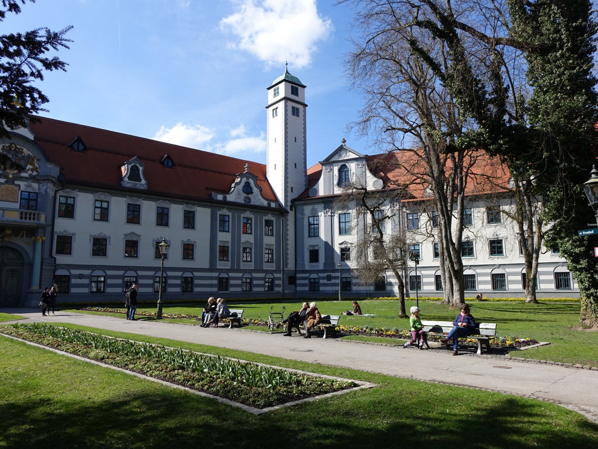 Augsburg, Ehem. Frstbischfliche Residenz, erbaut von 1739 bis 1743 durch Johann 
Benedikt Ettl, heute Regierung von Schwaben (03.04.2015)