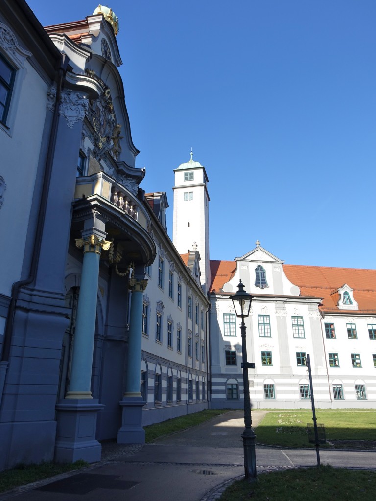 Augsburg, ehem. Frstbischfliche Residenz, heute Regierung von Schwaben, erbaut von 1740 bis 1752 durch Johann Benedikt Ettl und Franz Xaver Kleinhans (20.12.2015)