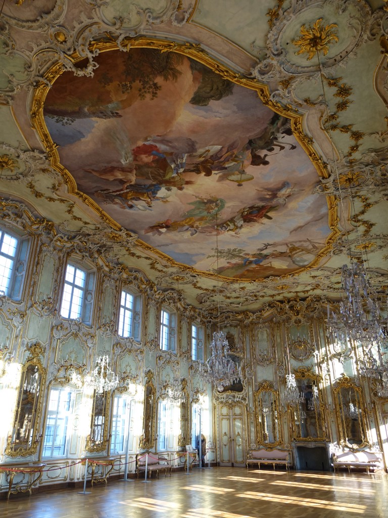 Augsburg, Festsaal im Schtzlerpalais, Stuck von  Franz Xaver Feichtmayr d. J., Deckengemlde von Gregorio Guglielmi, Wandtfelungen von Placidus Verhelst (20.12.2015)