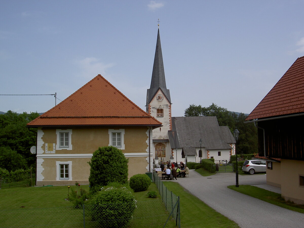 Augsdorf, Pfarrkirche Maria Rosenkranzknigin, erbaut im 15. Jahrhundert (19.05.2013)