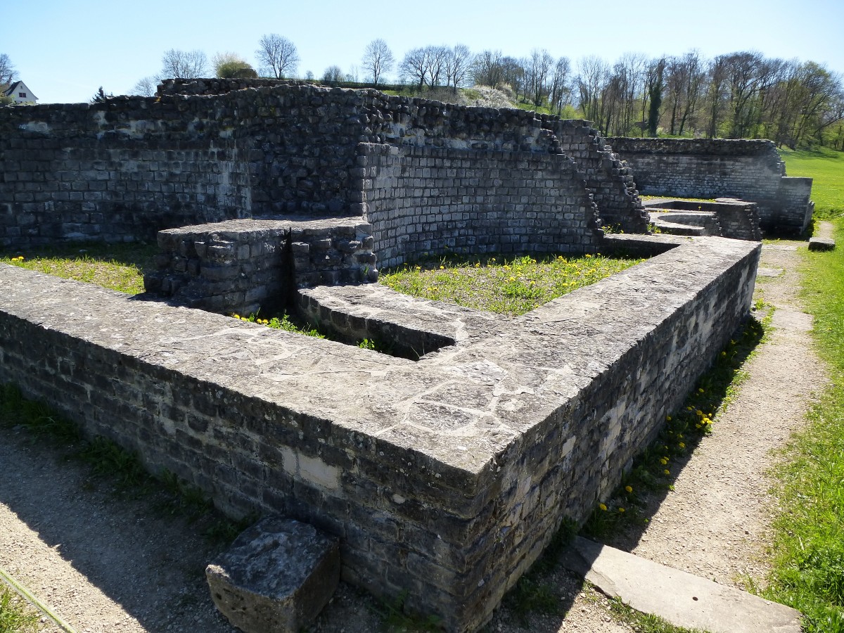 Augst, Reste der Rmerstadt Augusta Raurica, hier das Heiligtum Grienmatt, April 2015